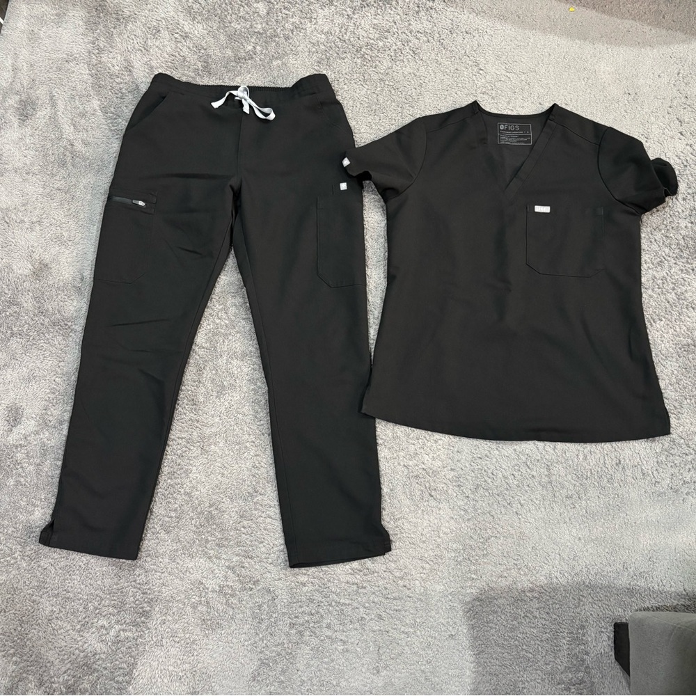 S/P FIGS Black Scrub Set